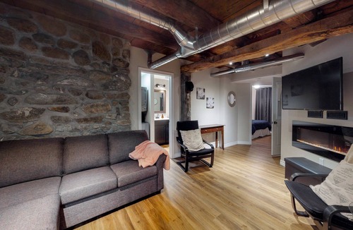 Cannifton House | Quaint Rural Property Nestled in historic Halloway Heights
