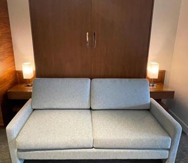 Regional District of Nanaimo Hotel | Qualicum Beach Inn