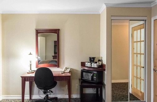 Mont-Laurier Hotel | Quality Inn Mont-Laurier