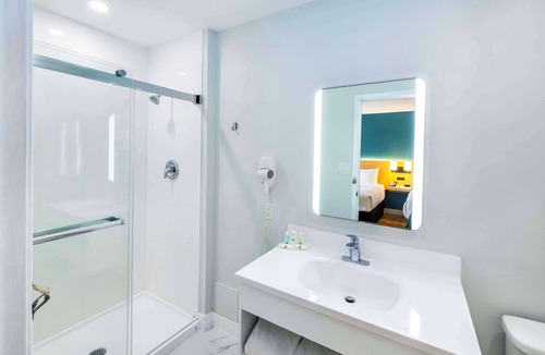 Summerside Hotel | Quality Inn & Suites Garden of the Gulf