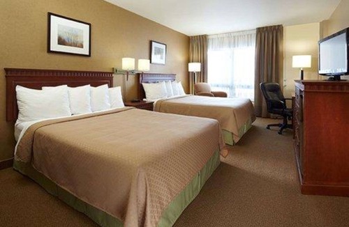 Dorval Hotel | Quality Inn & Suites P.E. Trudeau Airport