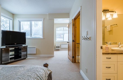 Silver Star Mountain House | Queen of The Knoll