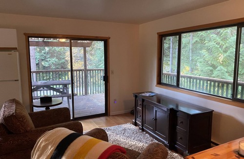 Lund Cottage | Quiet 2 Bedroom Suite (LUND)