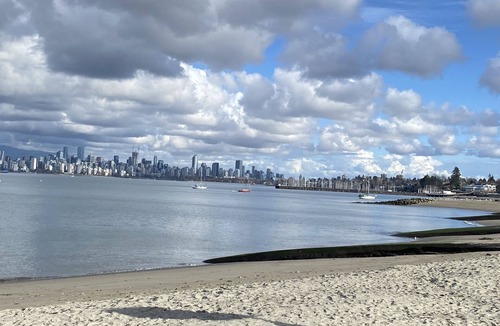 Kitsilano House | Quiet and cosy get away suite in Point Grey Vancouver BC, near UBC and beach.