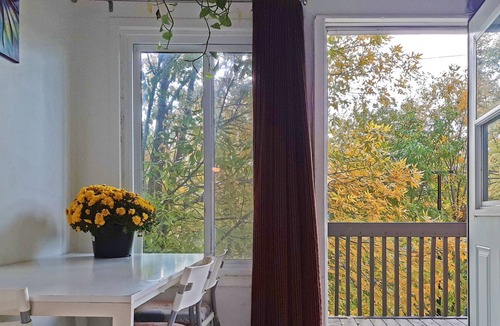 Cote-Saint-Paul Apartment | Quiet Apartment 3 min walk to metro 10 min to downtown