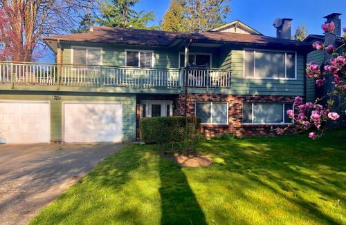 Maple Ridge House | Quiet Area Near Downtown Walkable To Cafes