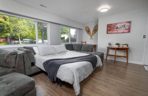 Maple Ridge House | Quiet Area Near Downtown Walkable To Cafes