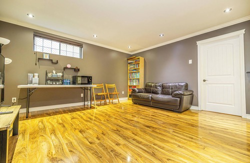 Brossard Apartment | Quiet convenient 2bdr 15min Drive to MTL