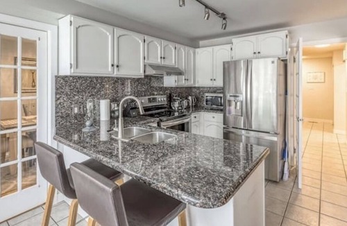 Southwest Calgary House | Quiet getaway in elegant 5 bedroom home