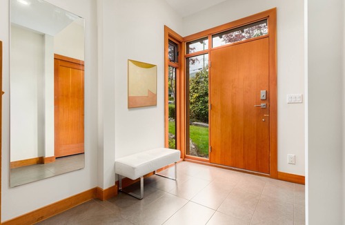 Dundarave House | Quiet Modern Dundadrave Oasis