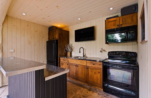 Clearview House | -Quiet Mountainview Retreat with Private Pool