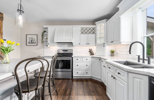 Clearview House | -Quiet Mountainview Retreat with Private Pool