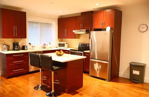 North Vancouver House | Quiet & Spacious Escape in North Vancouver