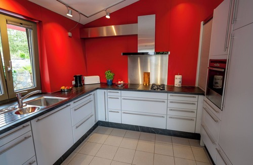 Dolcedo House | Quiet vacation home with 3 bedrooms for 6 people. WLAN. Climate. Very clean.