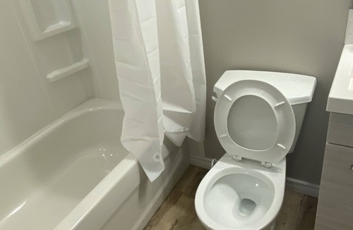 Saskatoon Apartment | Quite and Cozy 1 Bedroom Suite@Rosewood, Saskatoon. Parks and eating close by