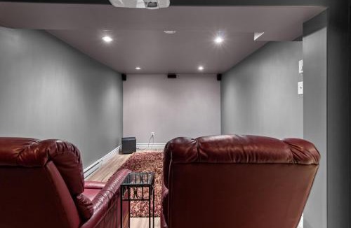 Quidi Vidi House | Qv Lake House 5bd Gym Bar Theatre