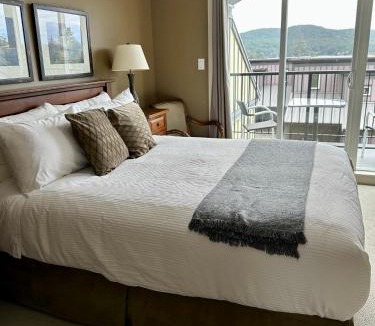 Sooke House | Race Rocks Townhouse - Sooke
