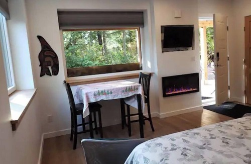 Ucluelet Bed & Breakfast | Rainforest Lane Orca suite