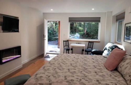 Ucluelet Bed & Breakfast | Rainforest Lane Sunset suite