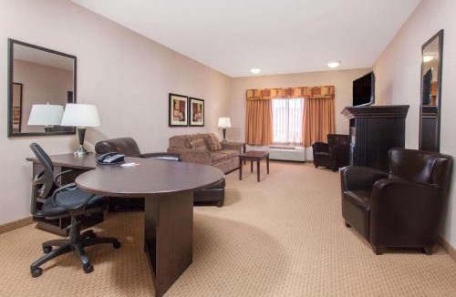 Brooks Hotel | Ramada by Wyndham Brooks