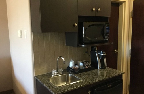Brooks Hotel | Ramada by Wyndham Brooks