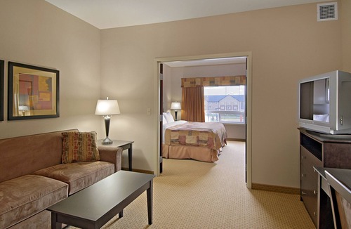Brooks Hotel | Ramada by Wyndham Brooks