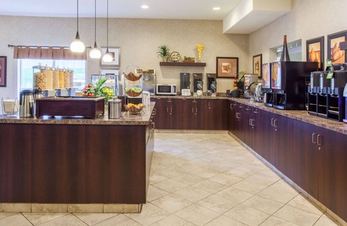 Camrose Hotel | Ramada by Wyndham Camrose