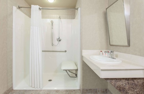 Camrose Hotel | Ramada by Wyndham Camrose