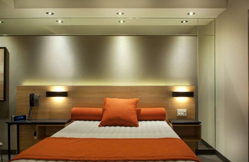 Laval Hotel | Ramada by Wyndham Laval