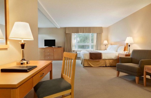 Regional District of Nanaimo Hotel | Ramada by Wyndham Nanaimo