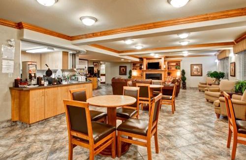Ponoka Hotel | Ramada by Wyndham Ponoka
