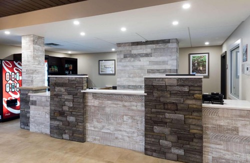 Revelstoke Hotel | Ramada by Wyndham Revelstoke