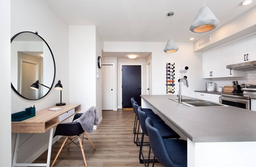 North End Condo | RARE FIND DOWNTOWN | 2 Master Bedrooms w/ en-suites and King Beds | Sleeps 6