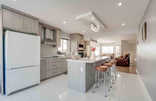 Calgary Ski Chalet | Rare Find fully renovated 6 bedroom 3 bath and both levels