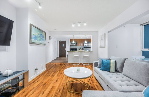 Crosstown Condo | ★Rare Found★ 270° downtown Ocean/Mountain/St View/King Suite/Pool/Hot Tub/Sauna