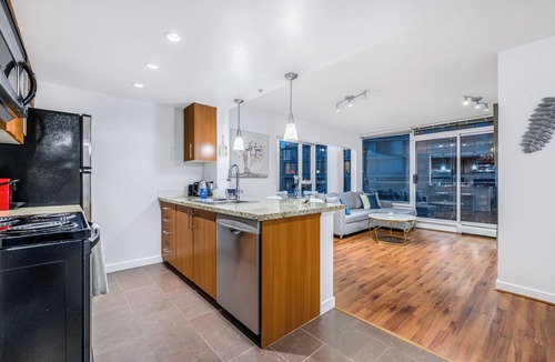 Crosstown Condo | ★Rare Found★ 270° downtown Ocean/Mountain/St View/King Suite/Pool/Hot Tub/Sauna
