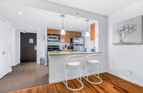 Crosstown Condo | ★Rare Found★ 270° downtown Ocean/Mountain/St View/King Suite/Pool/Hot Tub/Sauna