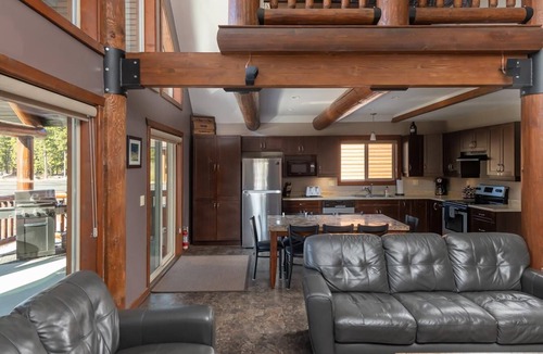 Valemount House | Raven Cabin Vacation Rental