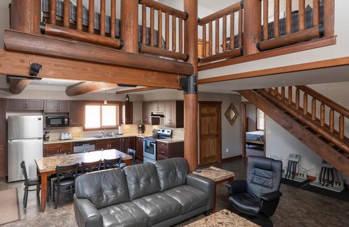 Valemount House | Raven Cabin Vacation Rental