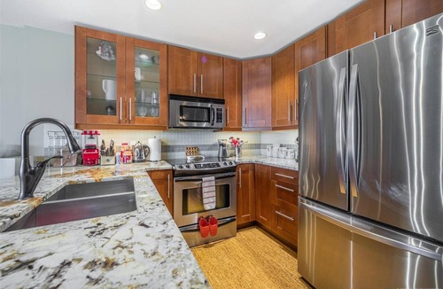 Big White Ski Resort Condo | Raven’s Reach Chalet - Ski-in with private hot tub