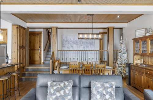 Big White Ski Resort House | Real Ski-In-Out within 5 minutes from the village and great views