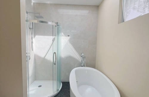 Arbutus Ridge House | Recently Renovated Modern House- close to downtown Vancouver and UBC.