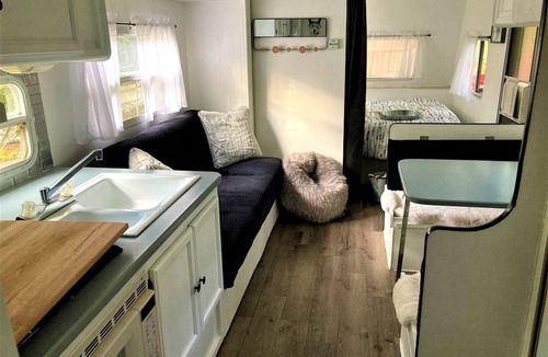 Markdale RV Rental | Recreational vehicle (RV) ∙ 1 bedroom ∙ 5 guests