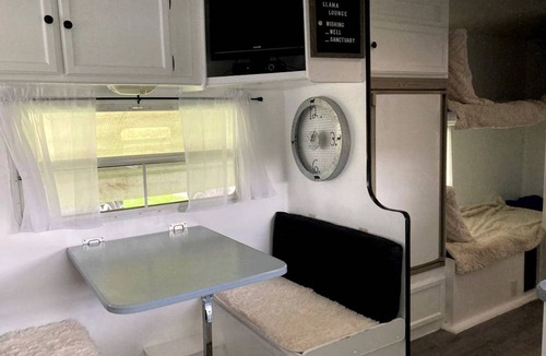 Markdale RV Rental | Recreational vehicle (RV) ∙ 1 bedroom ∙ 5 guests