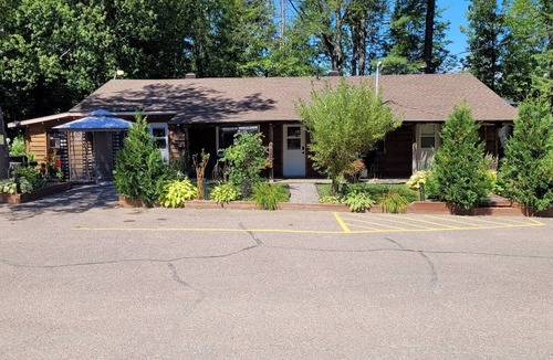 Petawawa Cabin | Red Pine Cabin at Pine Ridge Park