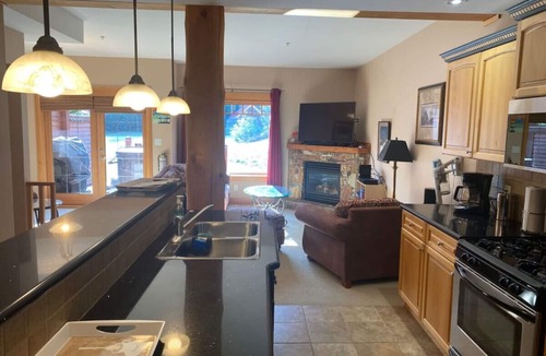 Rossland House | Redstone Chalets C Red Mountain