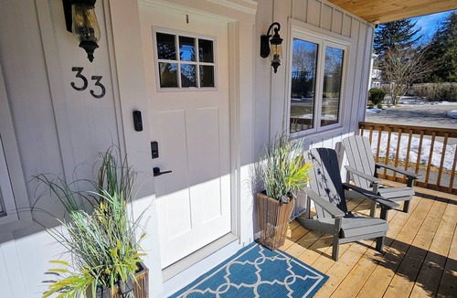 Historic Old Town Apartment | Redwood Suite (Broken Pine)