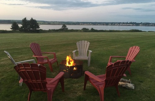 Souris House | Relax and enjoy the views from this waterfront gem!