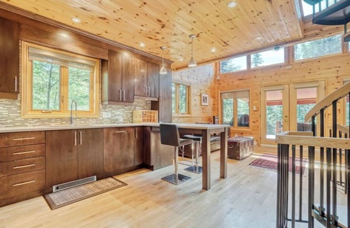 Val-des-Monts Cottage | Relax and Rejuvenate at Kamanik Guest House near Ottawa