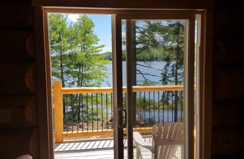 New Elm Cottage | Relax In Canada: A Lakeside Log Cottage Near Kejimkujik National Park